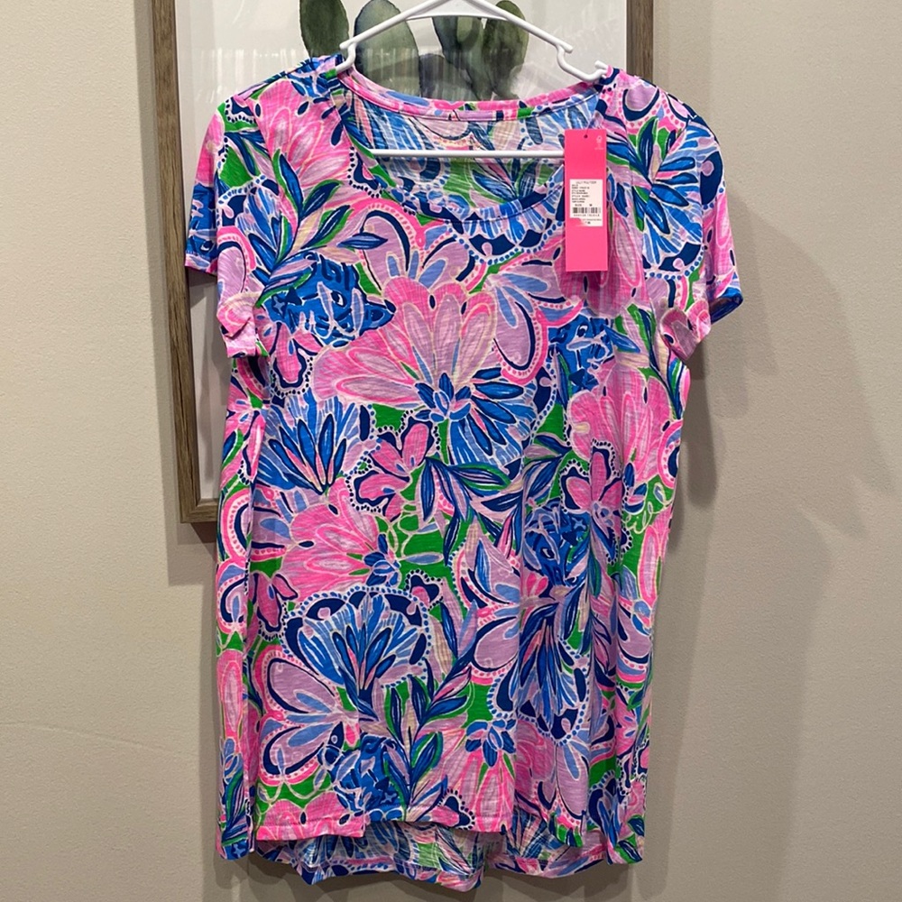 NWT Lilly Pulitzer Etta Scoop Neck T shirt size M in Gecko Green Tiger Sunrise